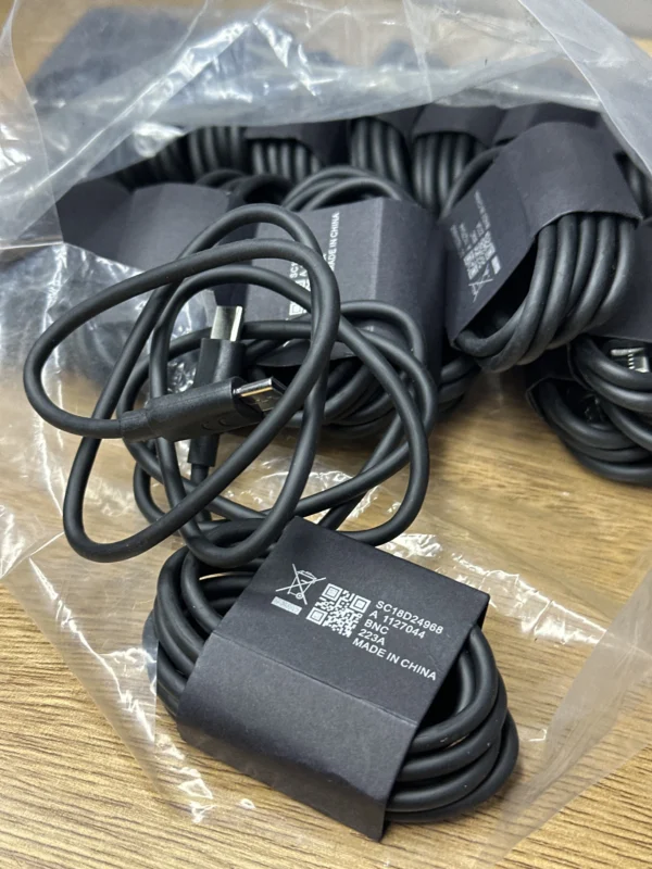Cable USB-C a USB-C para Carga y Conexión 1 Cable USB-C a USB-C para Carga y Conexión