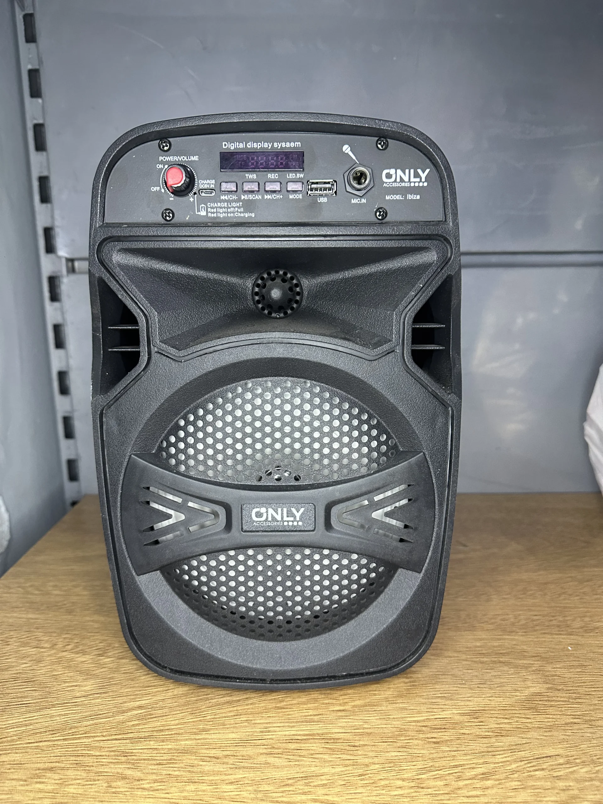 Parlante ONLY Ibiza con Radio FM Funcional